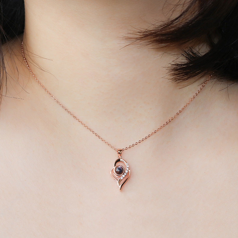 Dripping projection necklace